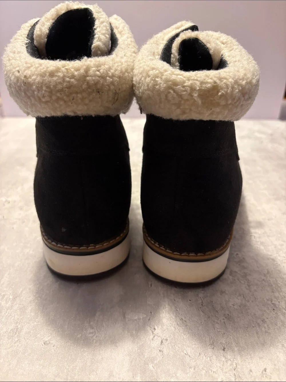 Cliffs Black Lace-Up Winter Boots with Cream Sherpa Collar women’s size 10